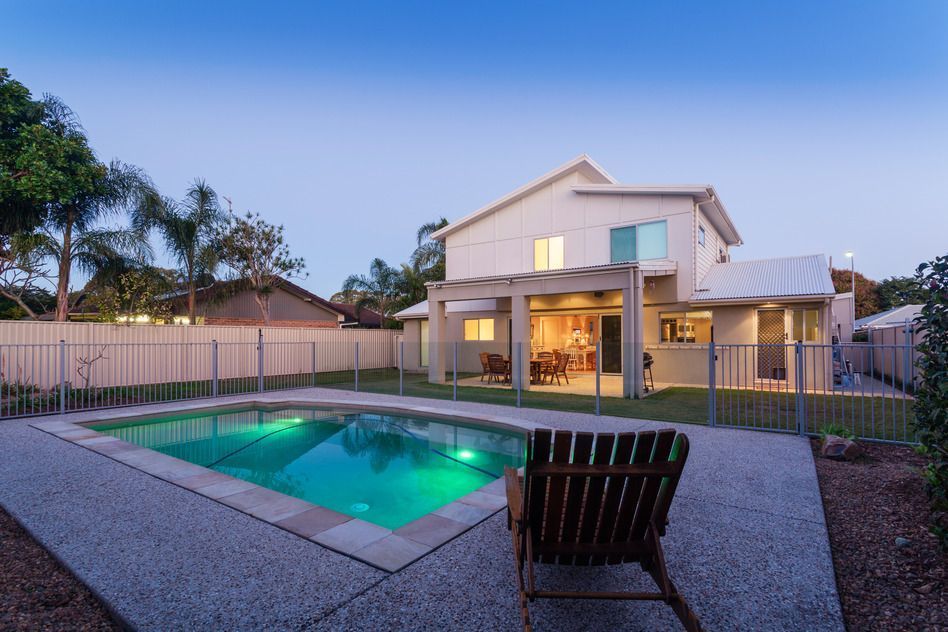 modern-backyard-with-pool-s